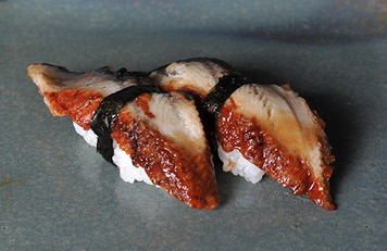 Sushi anguila