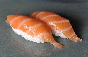 Sushi salmón  (2 Piezas)